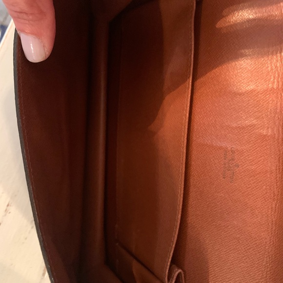 Louis Vuitton clutch - Picture 16 of 17